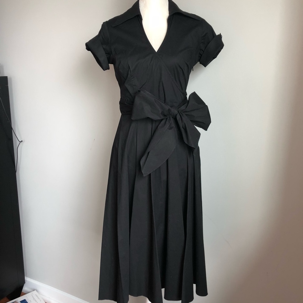 Collared wrap dress with bow tie. A-line. Sz M